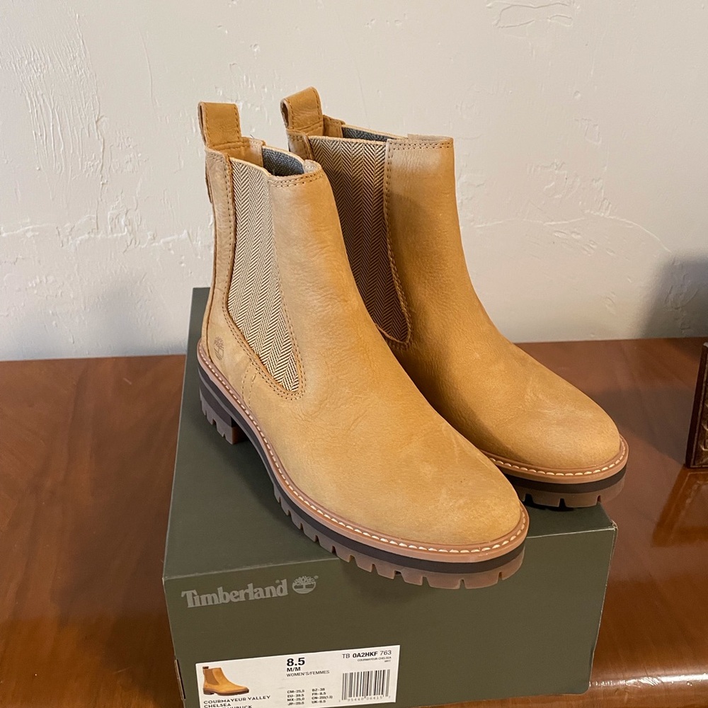 Timberland Chelsea boots sz 8.5M NIB